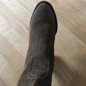 Gucci. The go everywhere luxury boot